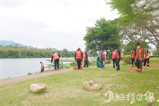 恩平市水利局不定期組織開(kāi)展志愿服務(wù)活動(dòng)，如為錦江河一河兩岸清理垃圾等。