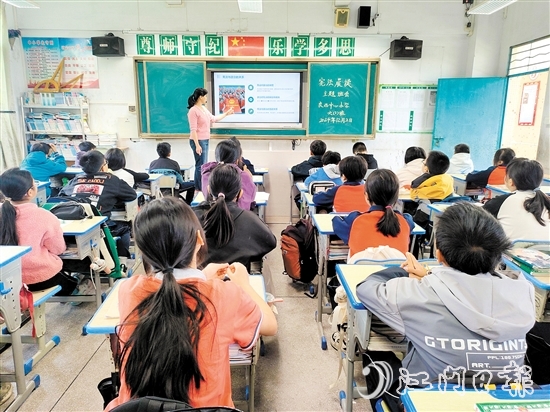 良西鎮(zhèn)積極推動憲法宣傳進校園。