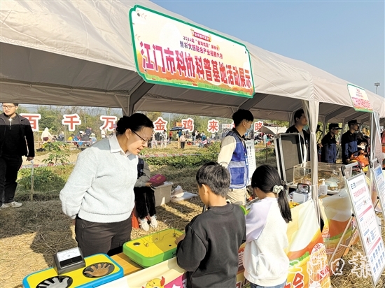 金雞焗雞讓大小朋友“食過翻尋味”。