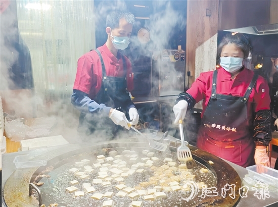 赤坎豆腐角進(jìn)駐赤坎華僑古鎮(zhèn)，深受游客喜愛。