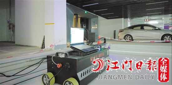 通過這臺機(jī)器，車位將穿上“新衣”。