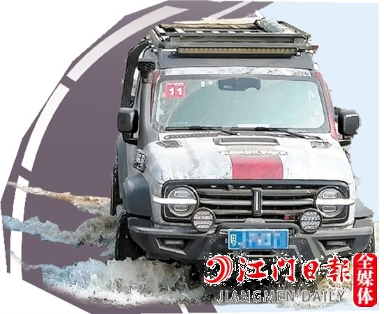 面對(duì)比較復(fù)雜的路況，越野車(chē)的優(yōu)勢(shì)明顯。