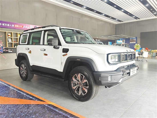 全新BJ40定位世家級潮野SUV，風(fēng)格獨特。